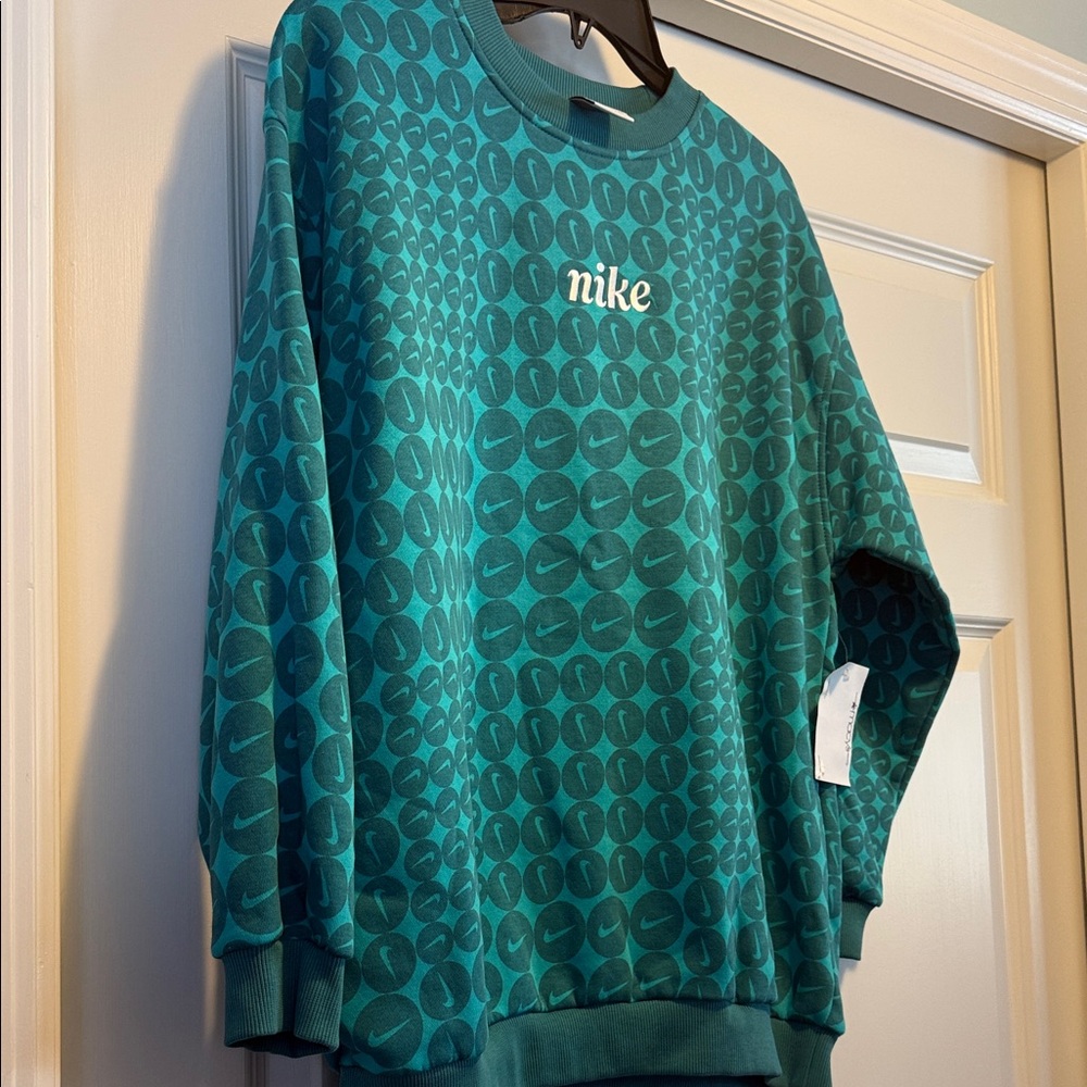 Nike Women’s XL Turquoise Geometric Sweatshirt NWT